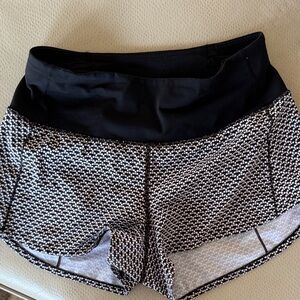 Lululemon Black and White Patterned shorts size 6